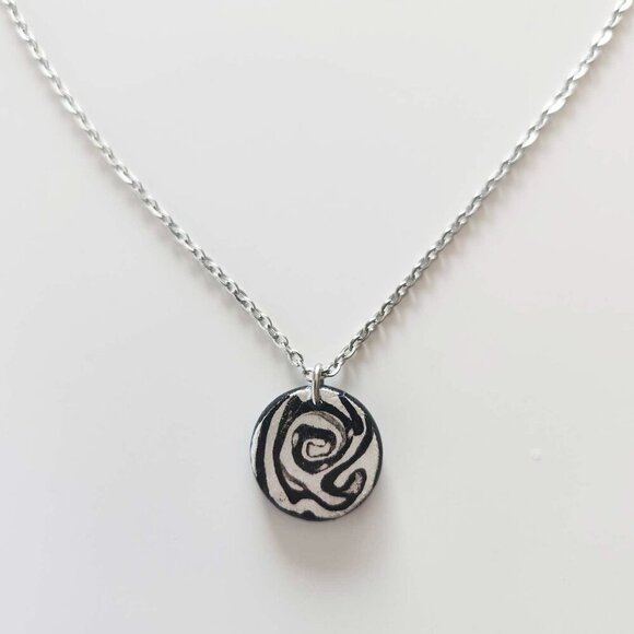 Gothic abstract hypnosis swirly necklace with a small silver chain - Picture 10 of 10